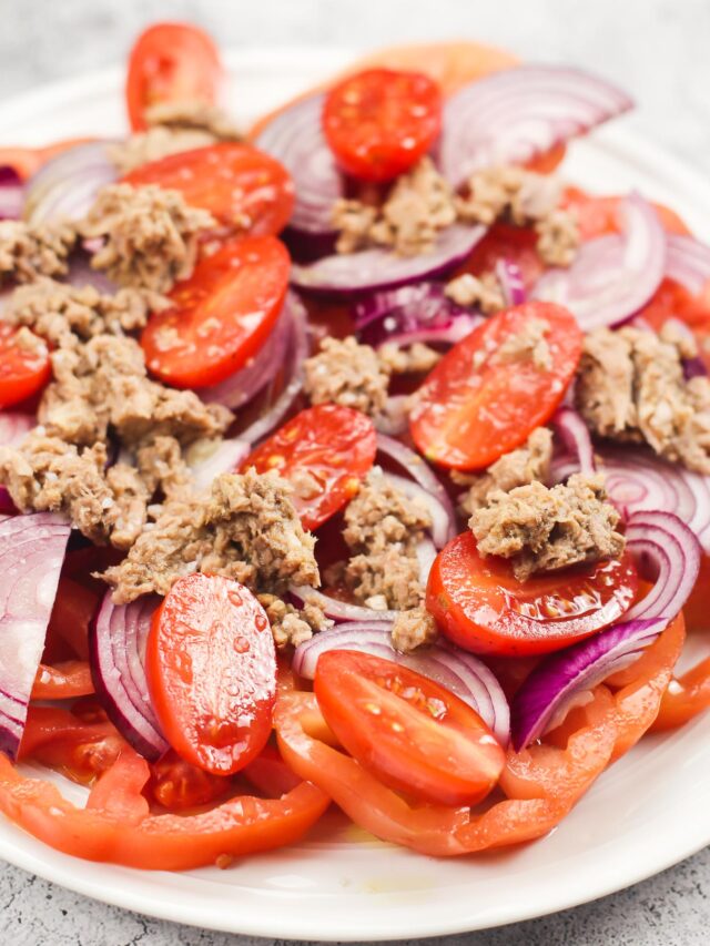 How to Make Tuna Tomato Salad